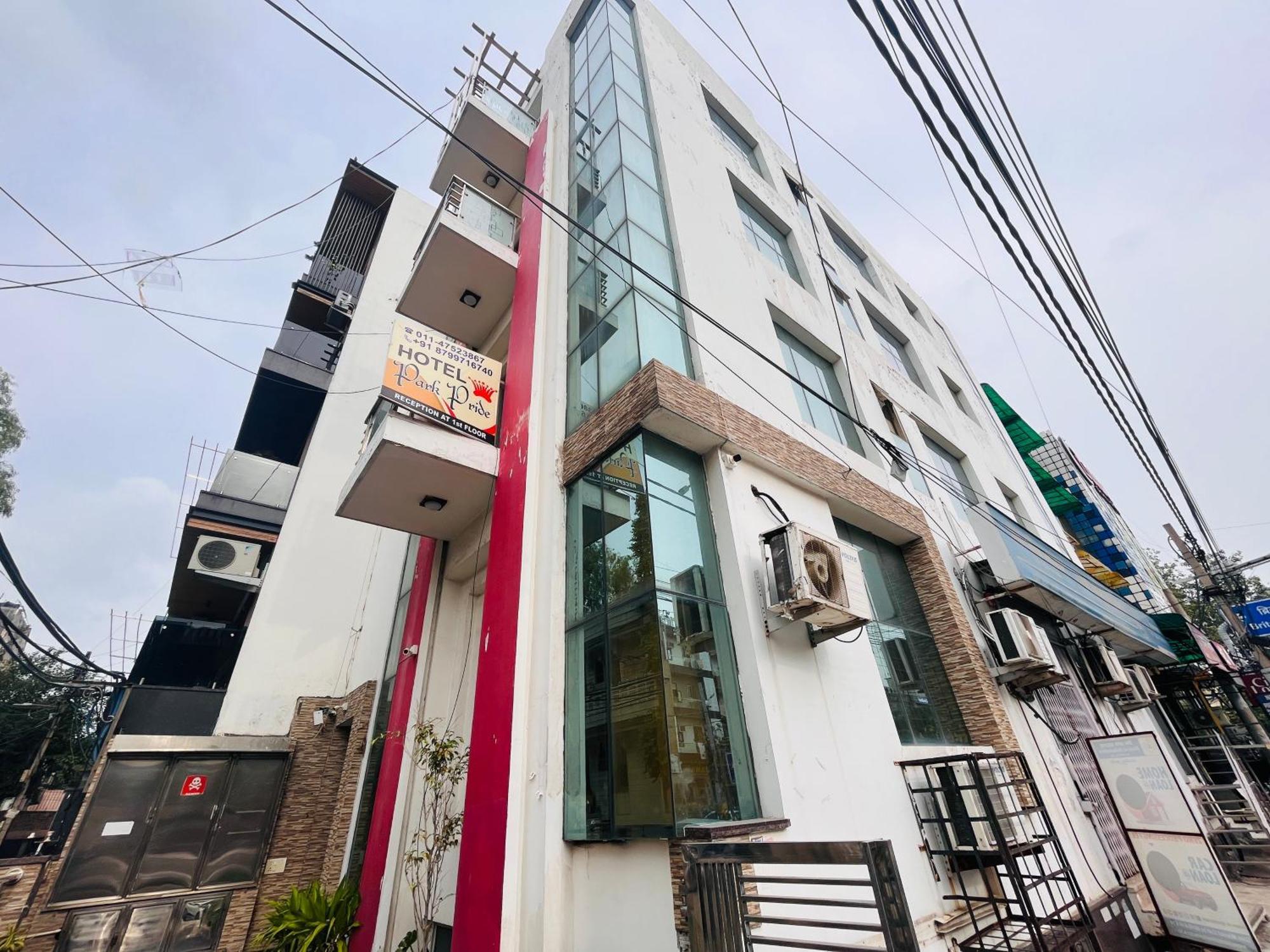 Hotel Park Pride Pitampura New Delhi, Couple Friendly Exterior photo